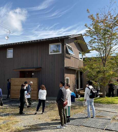 Middle ebkdq3g6qvnse2q3mqee1w