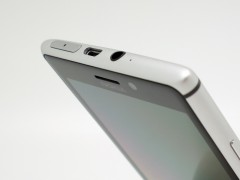 SIMスロットは上