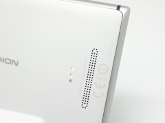 スピーカーと充電の端子