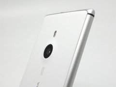 カメラが少しだけもり上がってます