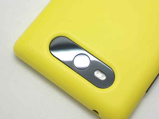 Lumia 820と薄いタイプの保護シート