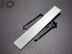 紙とSIMホルダー