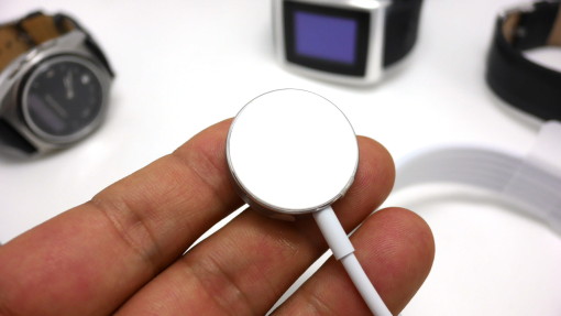 これがApple Watch用無線充電トランスミッター