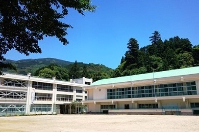 中山小学校