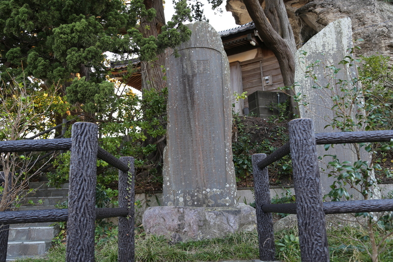 外国の事情を見聞するため、吉田松陰は、下田に来航したペリー艦隊に乗船して、密航を企てた。その時、松陰は金子重輔とここ弁天島から小舟で漕ぎだした。

もの凄い行動力。結局、彼らの願いは聞き入れられず、米艦から送り返されて投獄された。