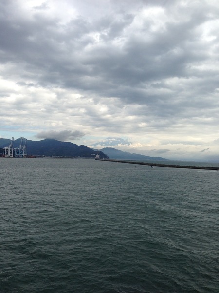 【駿河湾】興津、由比、富士山が見える。清水港から土肥へフェリーで移動中