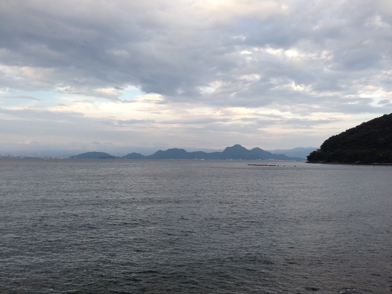 【駿河湾】大瀬崎を過ぎたあたり。昨日の対岸から沼津アルプスが見える。