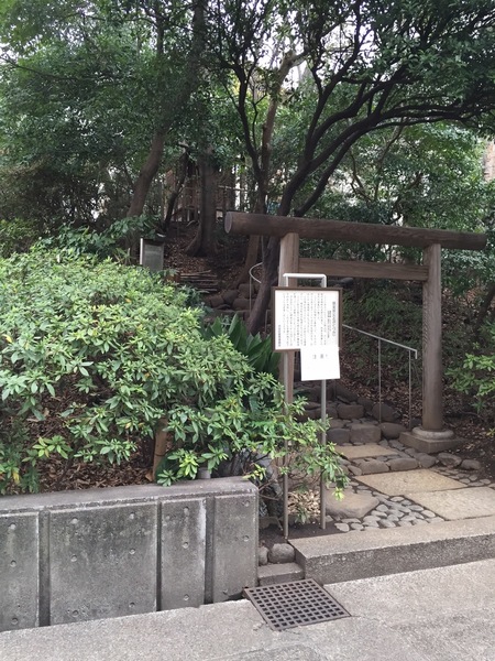 代官山に古墳があるとは。猿楽塚。