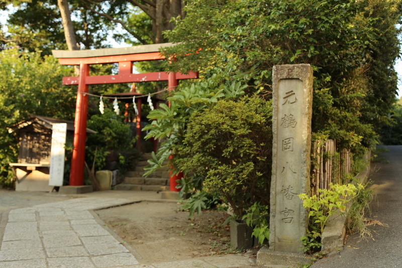 【源頼朝】鶴岡八幡宮の前身の元八幡宮（由比若宮）。<br>由比若宮は、源頼義が源氏の氏神である石清水八幡宮を勧請し、祀った。鎌倉入りした源頼朝は、最初にこの地に訪れたという。それだけ、由比若宮は源氏にとって、重要な神社だったのだろう。その後、現在の鶴岡八幡宮の位置に移された。<br>鎌倉幕府黎明期の話である。
