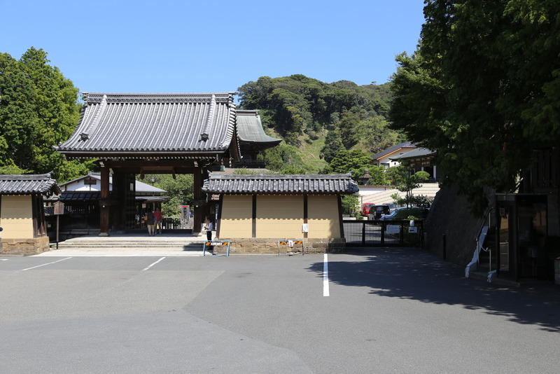 【北条時頼】鎌倉五山第一位の建長寺。<br>北条時頼は、宋の禅僧、蘭渓道隆を迎えて、建長寺を建立した。<br><br>北鎌倉にある。<br>かつては巨福呂坂切通しを通って、鶴岡八幡宮の西側に出られた。