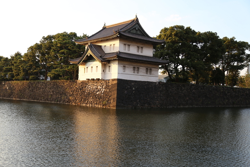 江戸城の巽櫓。<br>江戸城に3つ現存する櫓の1つ。<br><br>夕暮れ時に撮影。<br>9月下旬なので、いい風が吹いていた。