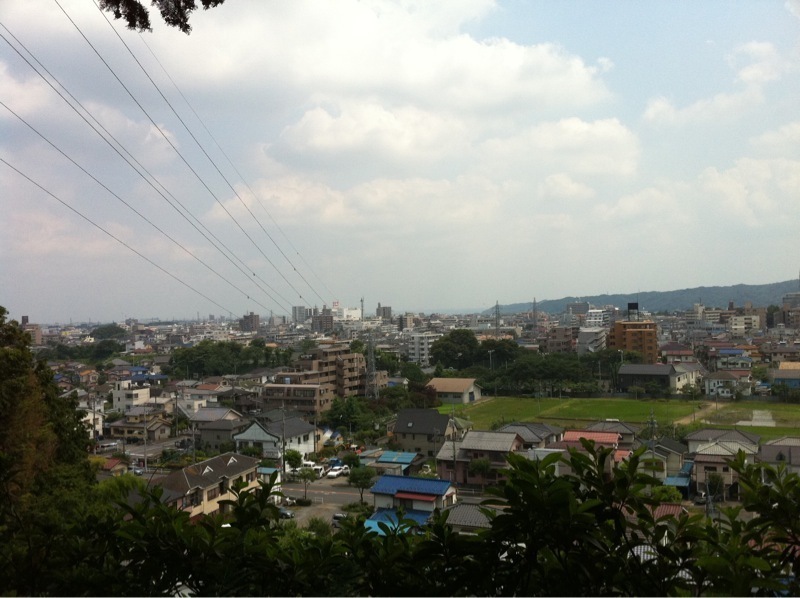 【勝沼城】勝沼城から南側の市街地を眺める