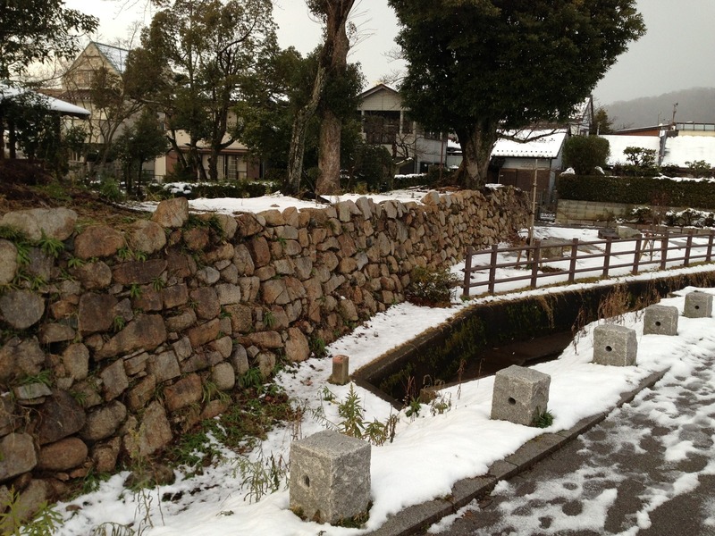 【田辺城】本丸東側の石垣と堀