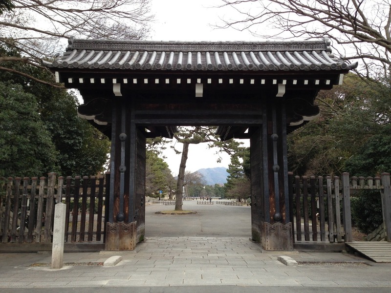 【京都御所】蛤御門。禁門の変の際、最大の激戦地となった。長州藩の来島隊と会津勢が激突した。