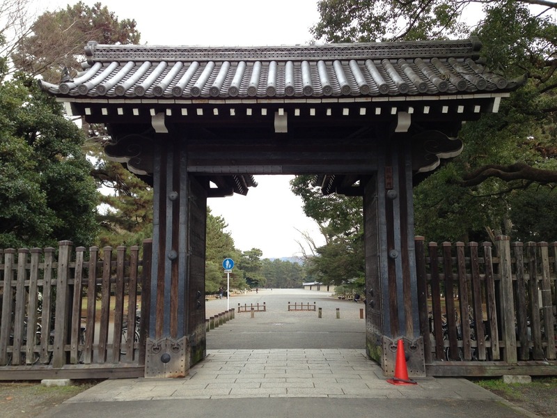 【京都御所】乾御門。禁門の変では薩摩藩兵が固めていた。蛤御門や中立売御門などに比べると小ぶり。