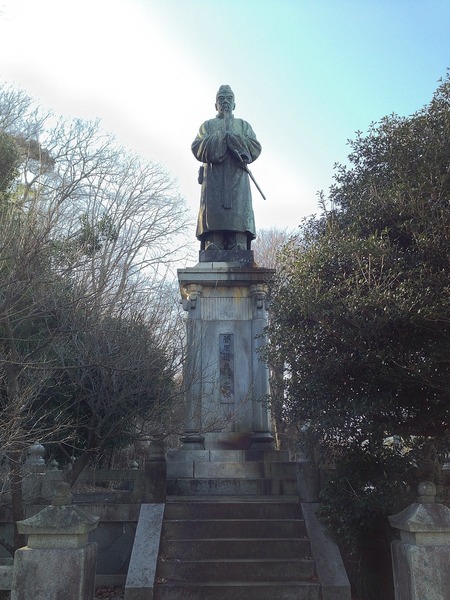 【初沢城】高尾天神社の近くにある菅原道真公像