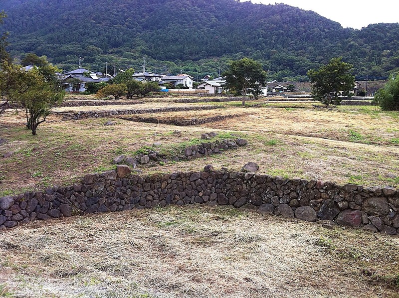 【躑躅ヶ崎館】躑躅ヶ崎館の北側に広がる重臣たちの館跡。カメラは北東方向を向いている。