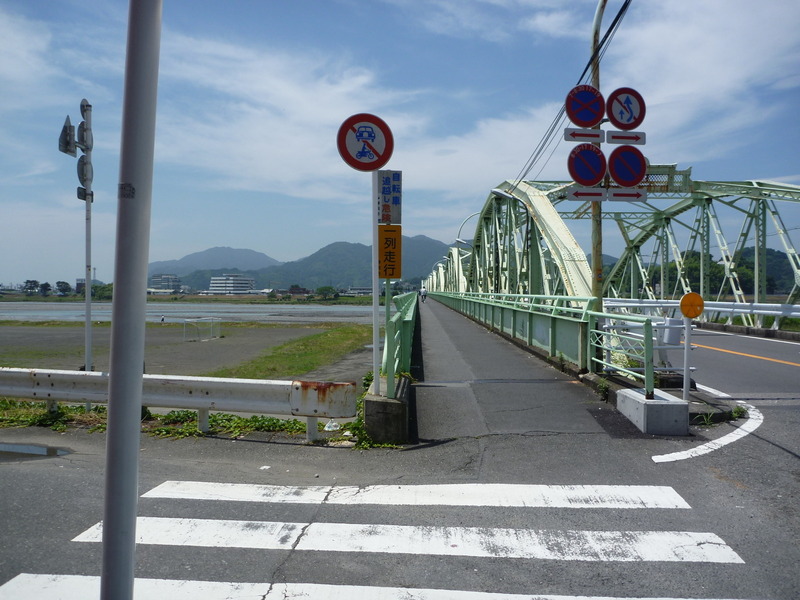 安倍川から丸子城方面（西）を撮影