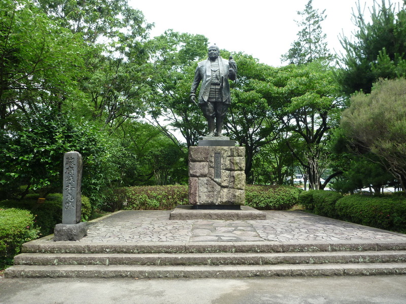 【駿府城】駿府城本丸跡に立つ、徳川家康公の像。
