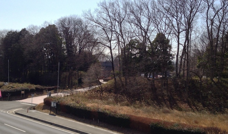 【菅谷館】搦手の土塁。三の郭の外側にある大規模な土塁。