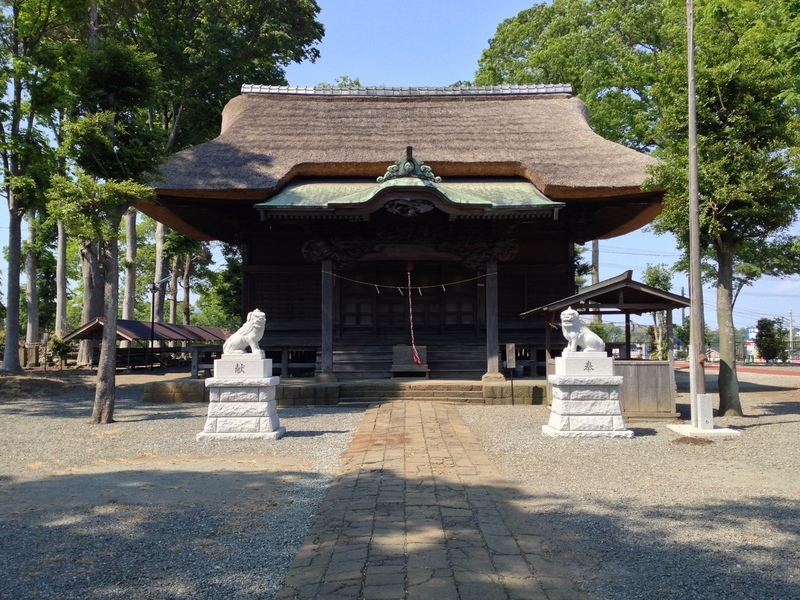 【丸山城】国道246号線に分断されて、高部屋神社がある。神社の南側に土塁っぽいのがあるが、遺構かどうかは不明。高部屋神社の東と南側は崖になっているので、この辺まで城域であっても何ら不思議ではない。