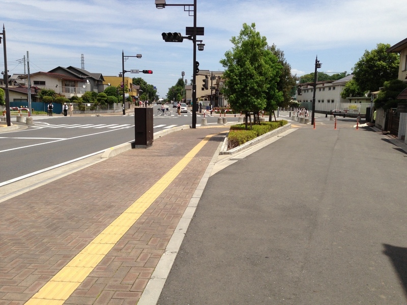 【川越城】中曲輪から三ノ丸方面（東）を撮影。「郭町」交差点が見える。交差点のすぐ東側に三ノ門があったようだ。