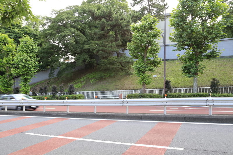 【江戸城】元紀伊徳川中屋敷、現赤坂迎賓館の東側。喰違見附の対面を固めている。かなり高くて傾斜があり、威圧感があった。ただ、守るなら堀はほしいところ。当時はどうだったのだろうか。