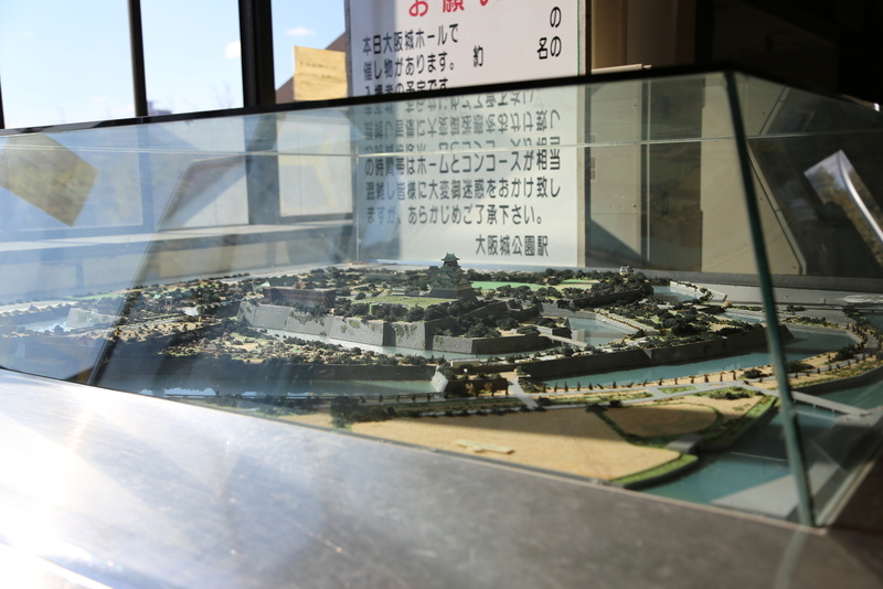 【大阪城】大坂城公園駅構内にあるジオラマ。<br>      あらかじめ大阪城を立体で見ておくと、イメージが湧く。