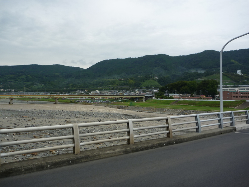 <p>酒匂川から北方面を撮影。<br>（おそらく視界には入っていないが）北西に松田城がある。</p>