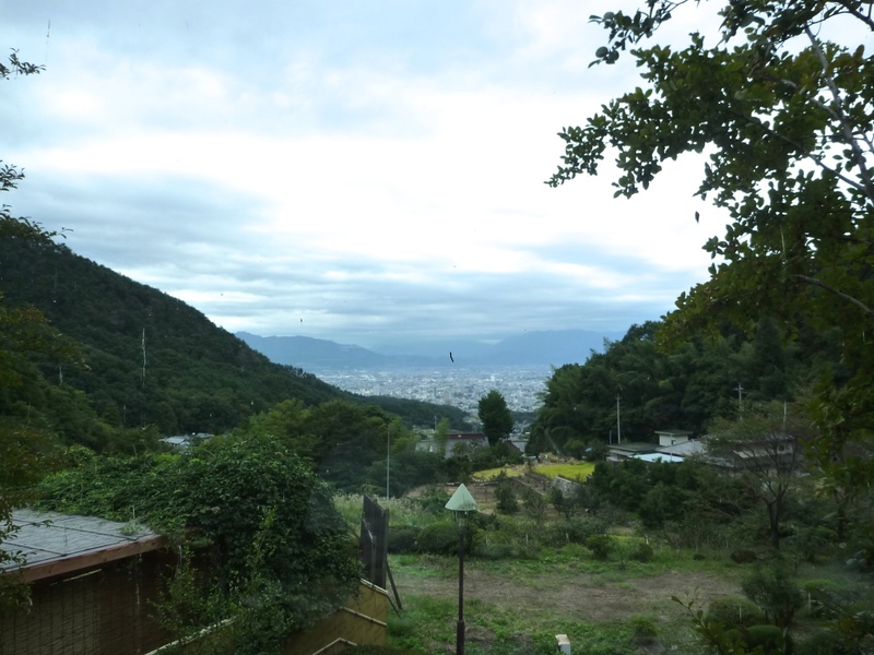 <p>要害山城の麓にあるホテル要害から甲府盆地を撮影。</p>