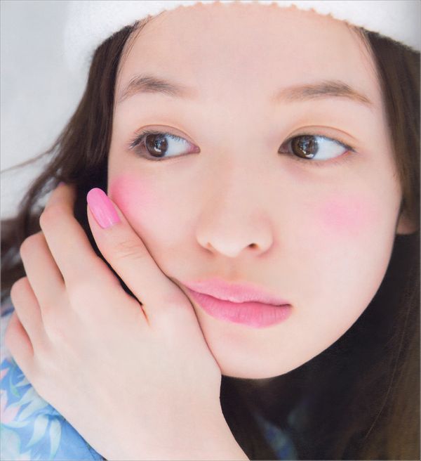 素肌感×メイク感!ノーファンデで「すっぴん風メイク」