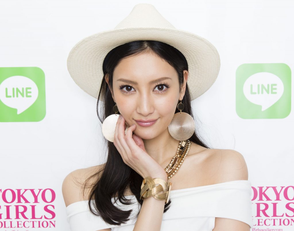菜々緒 「ネコが好きなのでネコのLINEスタンプをよく使います」 ―― 第20回 東京ガールズコレクション