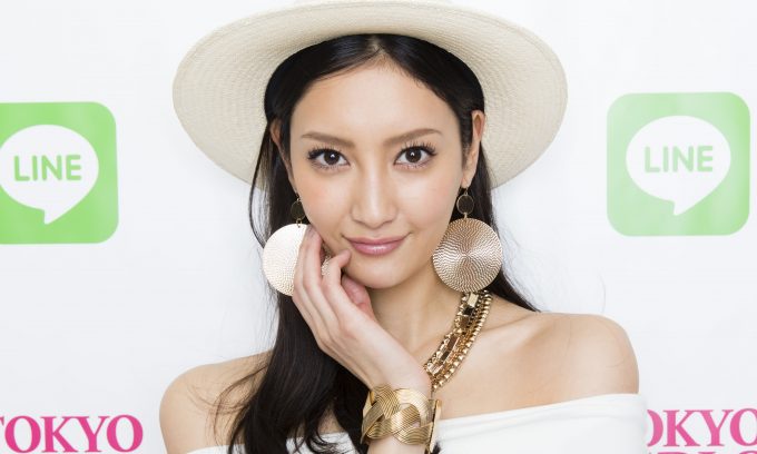 菜々緒 「ネコが好きなのでネコのLINEスタンプをよく使います」 ―― 第20回 東京ガールズコレクション