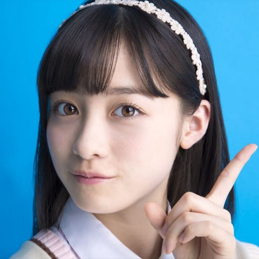 橋本環奈「最近女子力を上げようと思ってるんです」|表紙の人