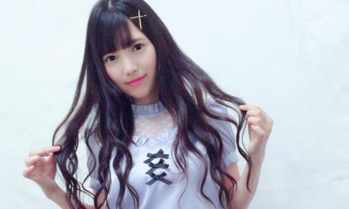 欅坂46・上村莉菜のナチュラルメイク!ポイントはストレートヘアとピンクリップ