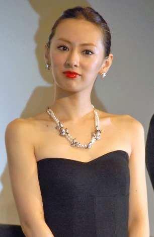 http://www.oricon.co.jp/news/2027260/full/