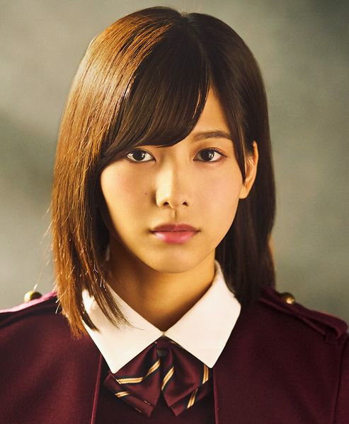 欅坂46渡边理佐的个人简介照片,选拔合格的时候是长发,出道时就剪成了清爽的短发,又回到了最初的发型