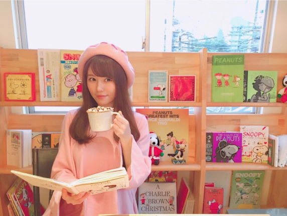https://www.instagram.com/komiharu_official/?hl=ja AKB48の込山榛香。カフェ巡りがマイブームで、オフの日には様々なおしゃれカフェを訪問している。