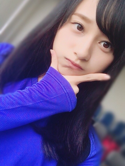 在公式博客裡發表的自拍照。平手友梨奈等等,櫸坂46組合裡有很多看似大人的成員。