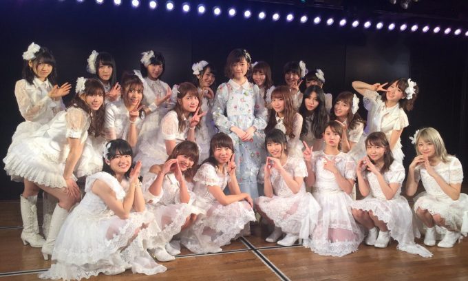 12月26日に、東京・秋葉原のAKB48劇場で卒業公演を行った島崎遥香とぱるる選抜のメンバーたち