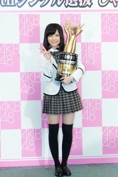 「AKB48 29thシングル選抜じゃんけん大会」でセンターポジションを勝ち取った島崎遥香(引用:natalie)