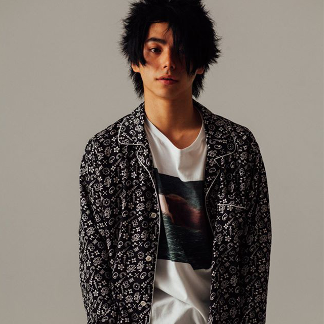 村上虹郎:1997年3月17日生まれ。2014年に映画「2つ目の窓」で主演を務め、俳優デビュー。第29回高崎映画祭 最優秀新人男優賞を受賞。以降、多くの映画、ドラマ、舞台に出演。来年4月公演の舞台「エレクトラ」への出演が決定。TBS系列で7月17日からスタートしたドラマ「仰げば尊し」(毎週日曜日、夜9時放送)に青島裕人役で出演中。