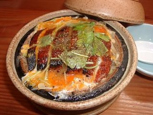 うなぎ柳川もどき（八百円）天然鰻を大分産の龍の卵でとじて見ました、粉山椒の風味で召し上がれ！