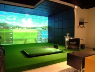 ＶＩＰルームＢ　　個室タイプ
最新ＧＯＬＦＺＯＮ　ＬＩＶＥ　導入！！
１２名様まで対応可能　（同時プレーは6名様までとなります）