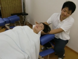 お身体について説明をしながらの施術です。
　解らないことは、何でもお聞きください！
　思わぬトリビアが飛び出すことも…。