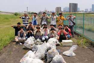 若者:大阪でゴミ拾いのボランティア募集