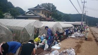 栃木県内の災害ボランティアセンターの、平日の活動を支える 若者ボラン...