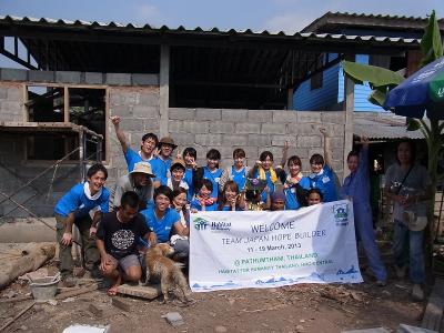 タイの家族と一緒に家を建てる活動（8/27発・9/10発）