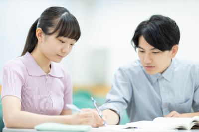 【西新宿校】不登校・うつ・発達特性のある生徒への学習支援スタッフ