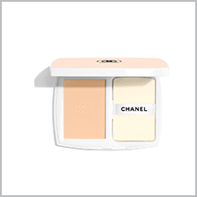 ル ブラン ブライトニング コンパクト全7色 SPF 25・PA+++ ¥10230、リフィル全7色 ¥7590／シャネル